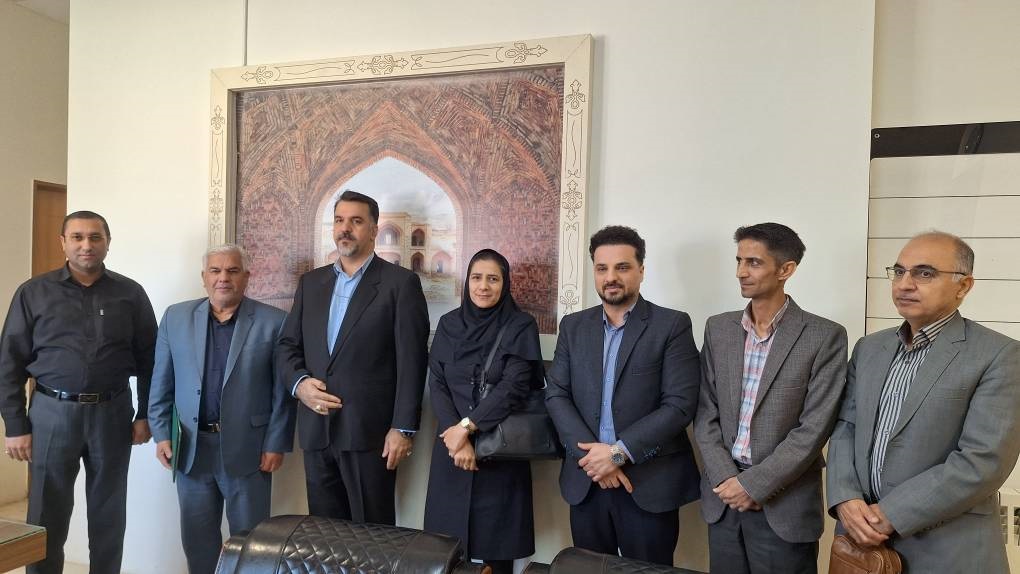 مراسم معارفه سرپرست جدید شبکه بهداشت و درمان فیروزه در فرمانداری و تقدیر از خدمات مدیر پیشین